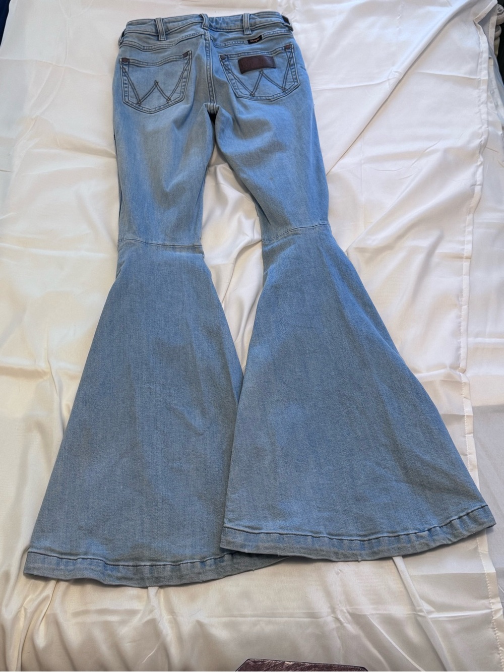 Wrangler Retro Flared Jeans - Classic Mid Wash